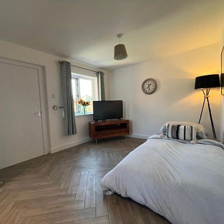 Contemporary 1 Bedroom Apartment Normanton  Eksteriør billede
