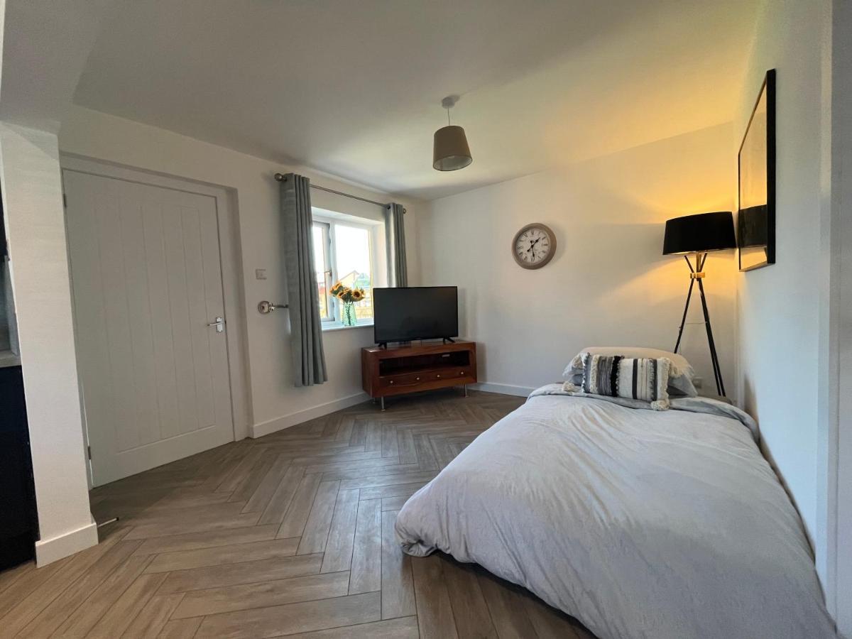 Contemporary 1 Bedroom Apartment Normanton  Eksteriør billede